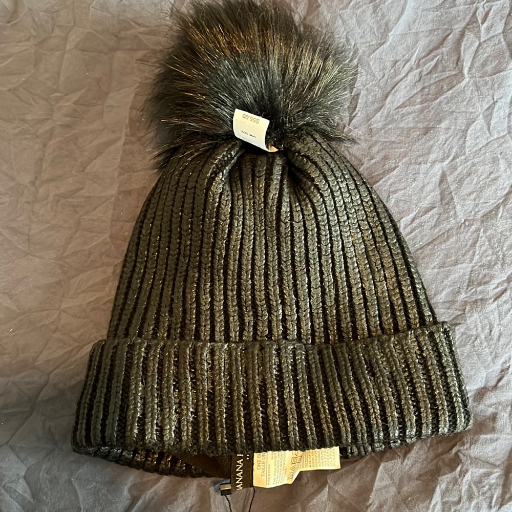 Banana Republic black fleece lined hat w fake fur Pom Pom on top NWT